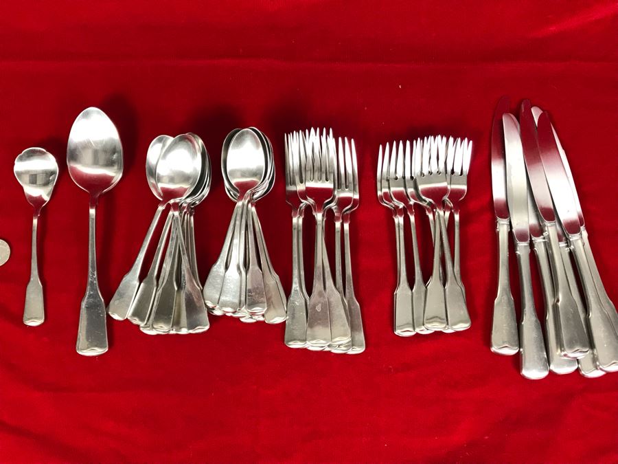 Oneida Stainless Steel Flatware Set Apx Service For 7-8
