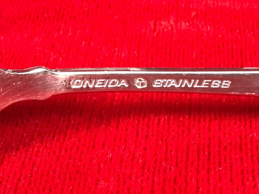 Oneida Stainless Steel Flatware Set Apx Service For 7-8 [Photo 5]