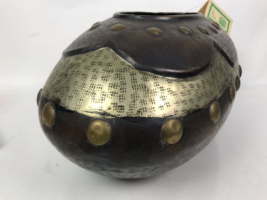 Large Hammered Brass Centerpiece Vase By The John Richard Collection With Potpourri [Photo 3]