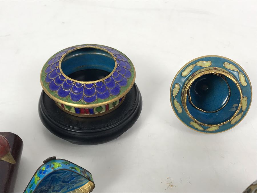 Collection Of Various Chinese And Japanese Cloisonne Figurines And Boxes With Wooden Stand [Photo 18]