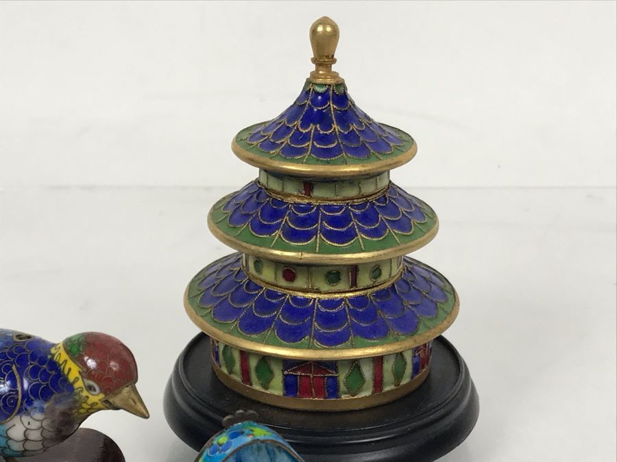Collection Of Various Chinese And Japanese Cloisonne Figurines And Boxes With Wooden Stand [Photo 17]