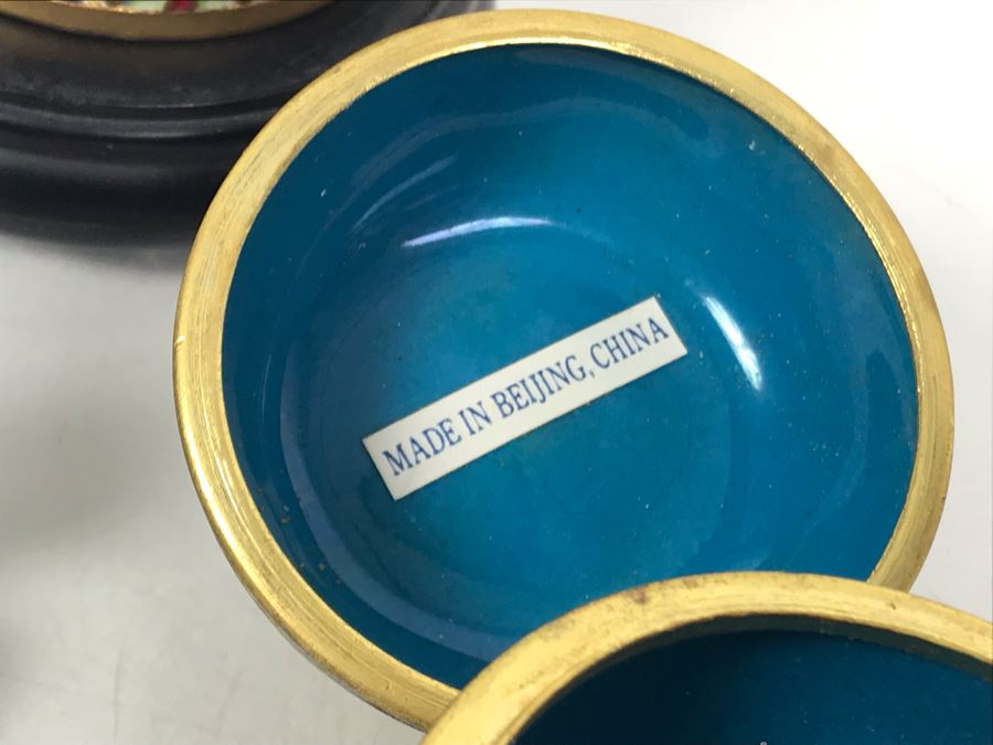 Collection Of Various Chinese And Japanese Cloisonne Figurines And Boxes With Wooden Stand [Photo 16]