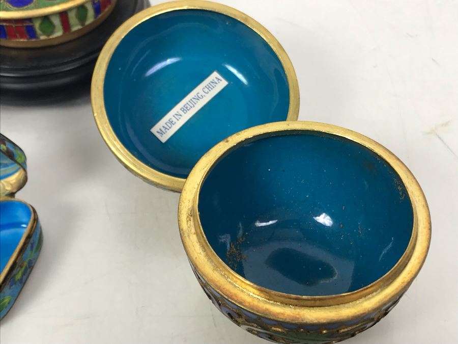 Collection Of Various Chinese And Japanese Cloisonne Figurines And Boxes With Wooden Stand [Photo 15]