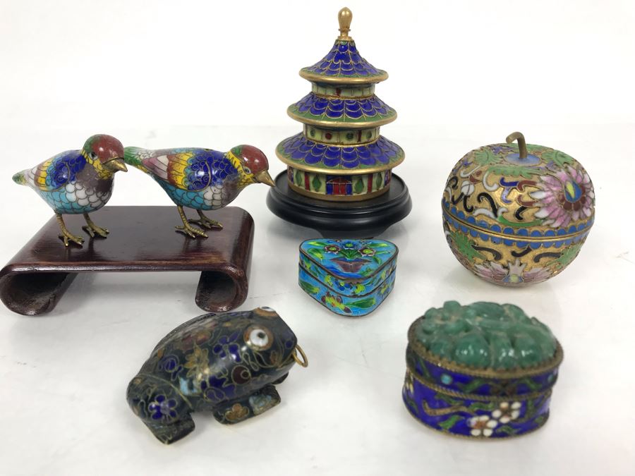 Collection Of Various Chinese And Japanese Cloisonne Figurines And Boxes With Wooden Stand [Photo 3]