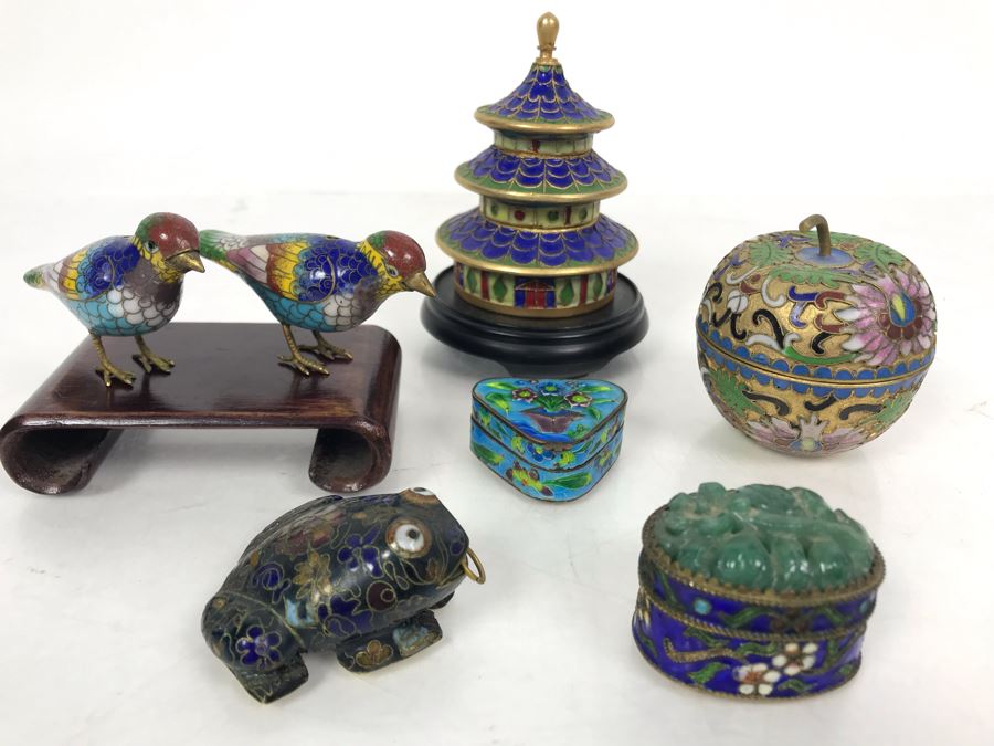 Collection Of Various Chinese And Japanese Cloisonne Figurines And Boxes With Wooden Stand [Photo 2]