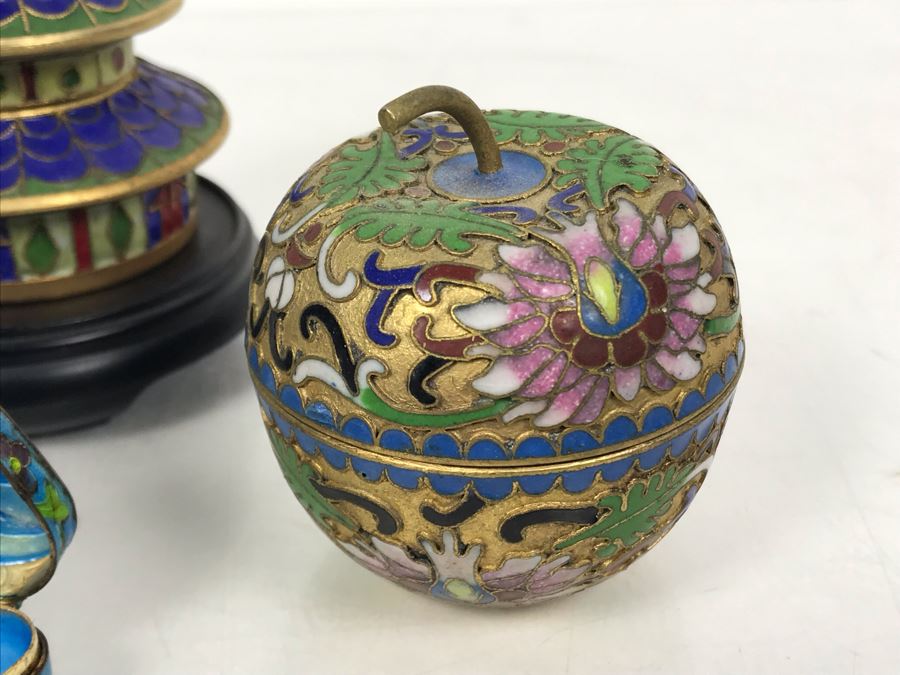 Collection Of Various Chinese And Japanese Cloisonne Figurines And Boxes With Wooden Stand [Photo 14]