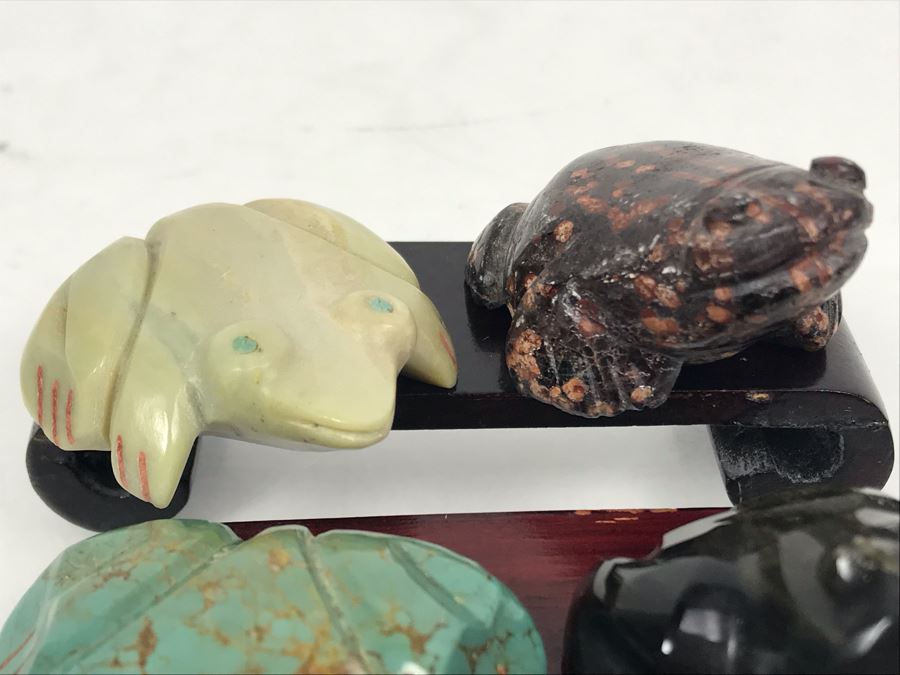 Collection Of (4) Native American Hand Carved Stone Frogs Fetishes, (1) Mother Of Pearl Carved Frog And (2) Wooden Stands [Photo 6]