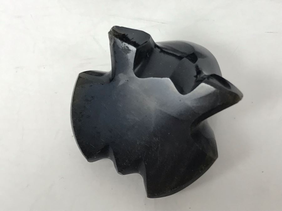 Collection Of (4) Native American Hand Carved Stone Frogs Fetishes, (1) Mother Of Pearl Carved Frog And (2) Wooden Stands [Photo 12]