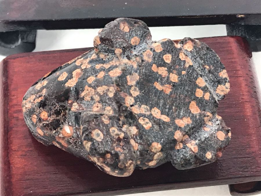 Collection Of (4) Native American Hand Carved Stone Frogs Fetishes, (1) Mother Of Pearl Carved Frog And (2) Wooden Stands [Photo 14]