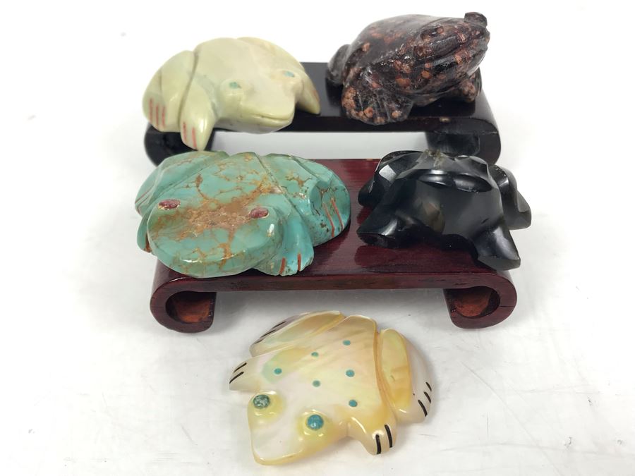 Collection Of (4) Native American Hand Carved Stone Frogs Fetishes, (1) Mother Of Pearl Carved Frog And (2) Wooden Stands [Photo 1]