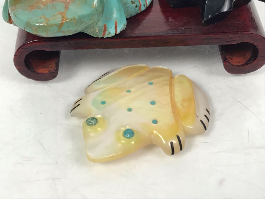 Collection Of (4) Native American Hand Carved Stone Frogs Fetishes, (1) Mother Of Pearl Carved Frog And (2) Wooden Stands [Photo 9]