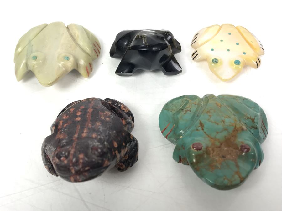 Collection Of (4) Native American Hand Carved Stone Frogs Fetishes, (1) Mother Of Pearl Carved Frog And (2) Wooden Stands [Photo 2]