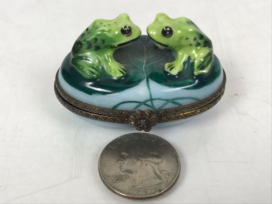 Limoges France Peint Main P.V. Porcelain Frog Motif Box 2.5W