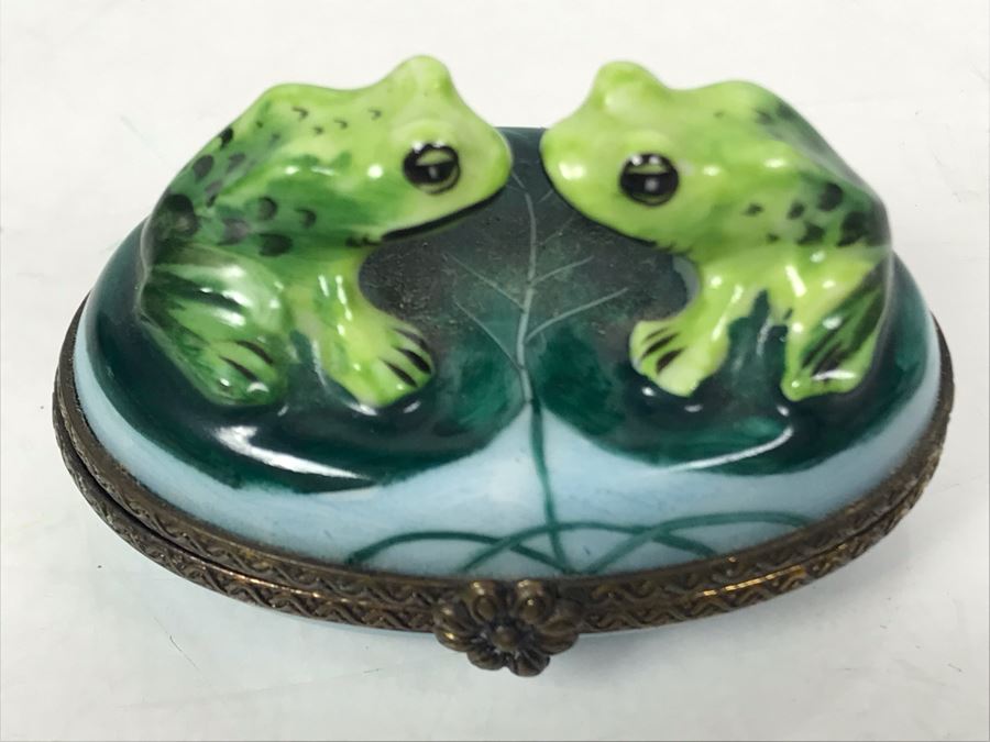 Limoges France Peint Main P.V. Porcelain Frog Motif Box 2.5W [Photo 4]