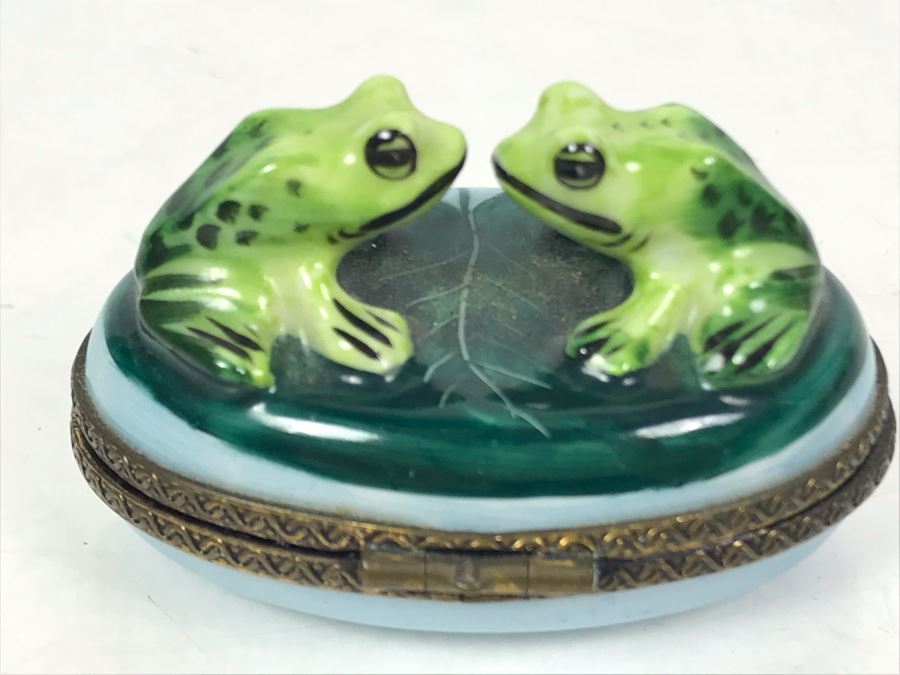 Limoges France Peint Main P.V. Porcelain Frog Motif Box 2.5W [Photo 6]