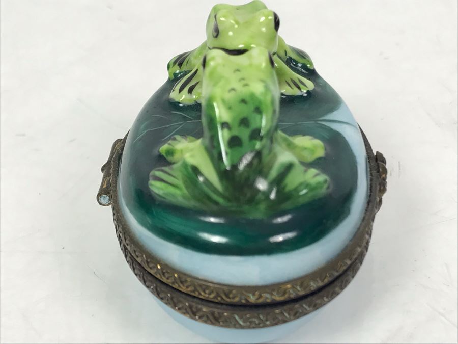 Limoges France Peint Main P.V. Porcelain Frog Motif Box 2.5W [Photo 5]