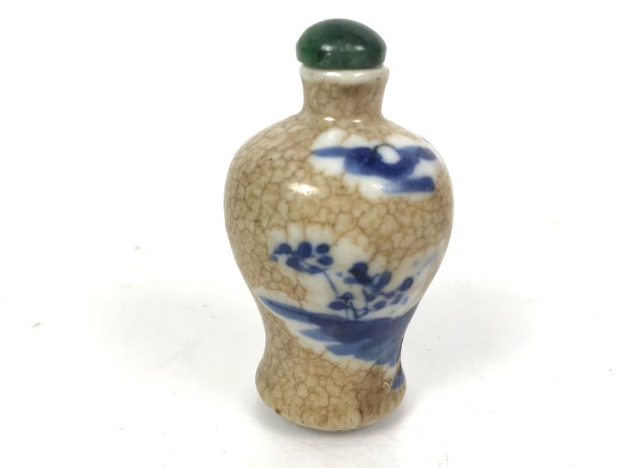 Vintage Chinese Porcelain Snuff Bottle With Jade Top 3H [Photo 4]