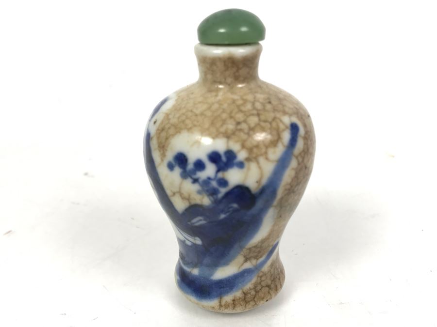 Vintage Chinese Porcelain Snuff Bottle With Jade Top 3H [Photo 3]