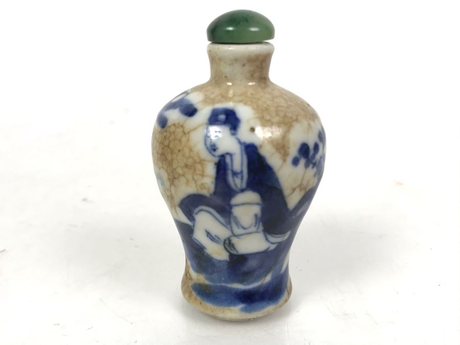 Vintage Chinese Porcelain Snuff Bottle With Jade Top 3H [Photo 2]