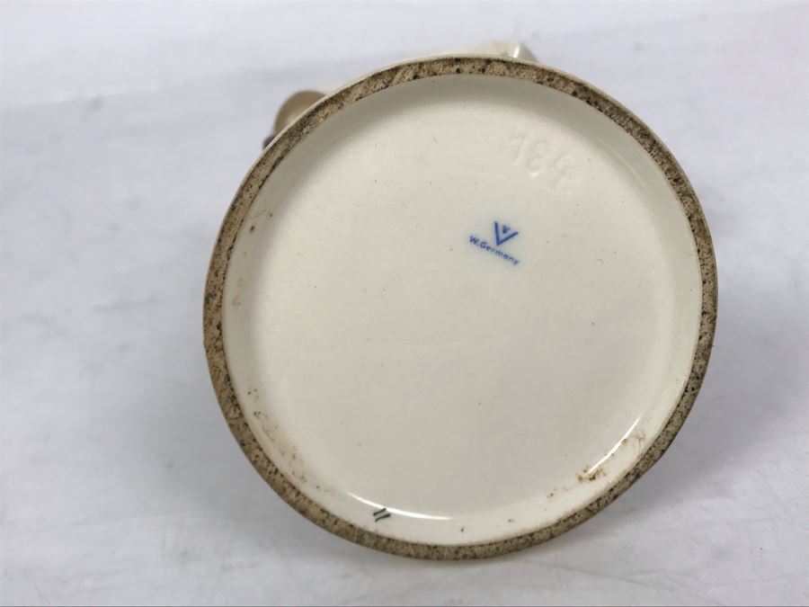 German Hummel Figurine 'Latest News' Boy Reading Paper 184 [Photo 8]