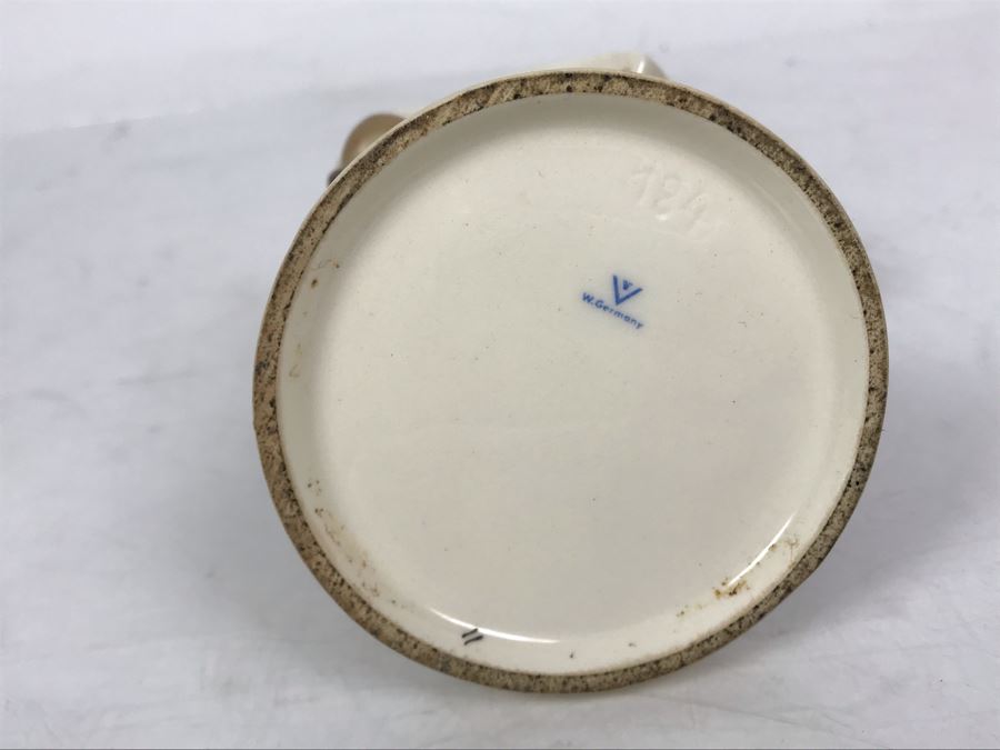 German Hummel Figurine 'Latest News' Boy Reading Paper 184 [Photo 7]