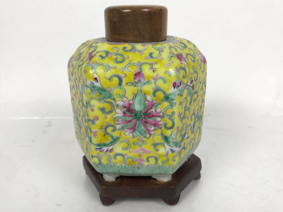 Vintage Chinese Porcelain Famille Rose Lidded Jar With Wooden Stand 5.5H X 5W [Photo 5]