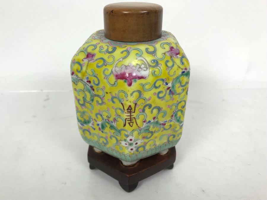 Vintage Chinese Porcelain Famille Rose Lidded Jar With Wooden Stand 5.5H X 5W [Photo 2]