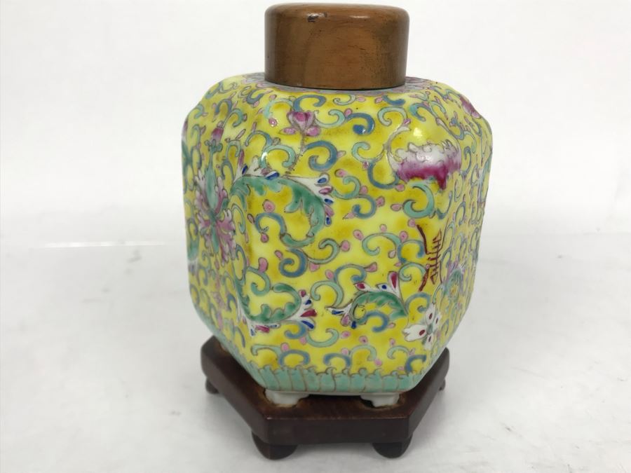 Vintage Chinese Porcelain Famille Rose Lidded Jar With Wooden Stand 5.5H X 5W [Photo 6]