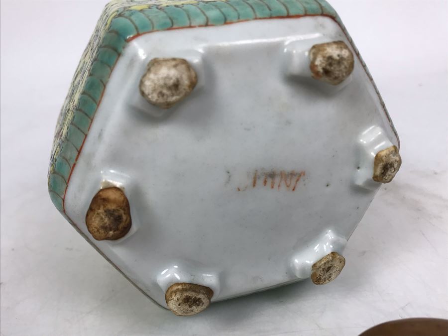 Vintage Chinese Porcelain Famille Rose Lidded Jar With Wooden Stand 5.5H X 5W [Photo 9]