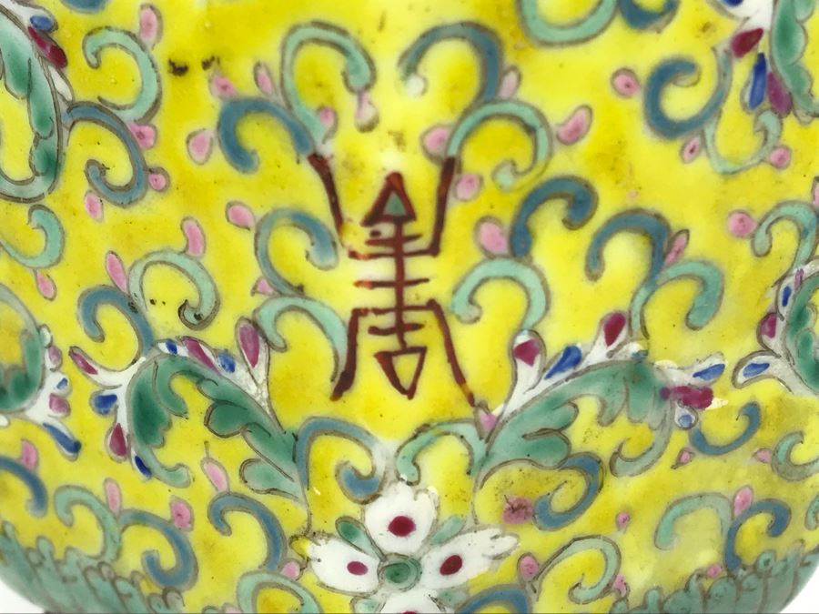 Vintage Chinese Porcelain Famille Rose Lidded Jar With Wooden Stand 5.5H X 5W [Photo 3]