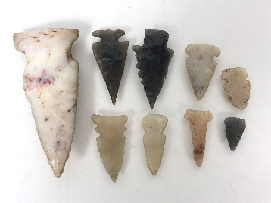 Collection Of Carved Stone Arrowheads [Photo 1]