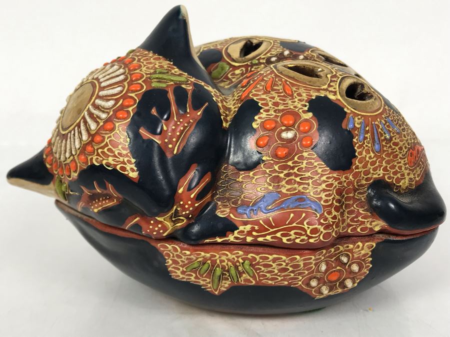 Vintage Signed Japanese Kutani Cat Box 6W X 5D X 4H [Photo 2]