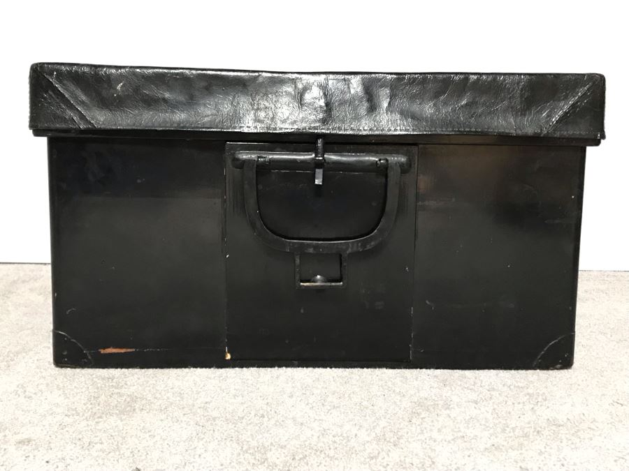 JUST ADDED - Vintage Black Lacquer Wooden Asian Chest 26W X 17D X 14H [Photo 4]