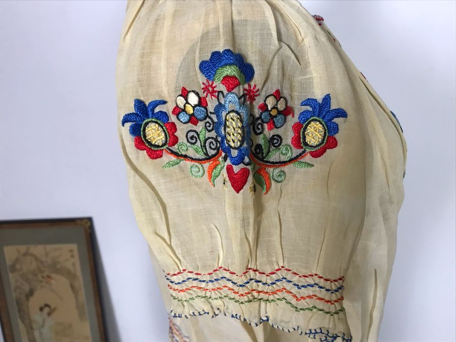 Vintage Hand Embroidery Top Made In Hungary [Photo 6]