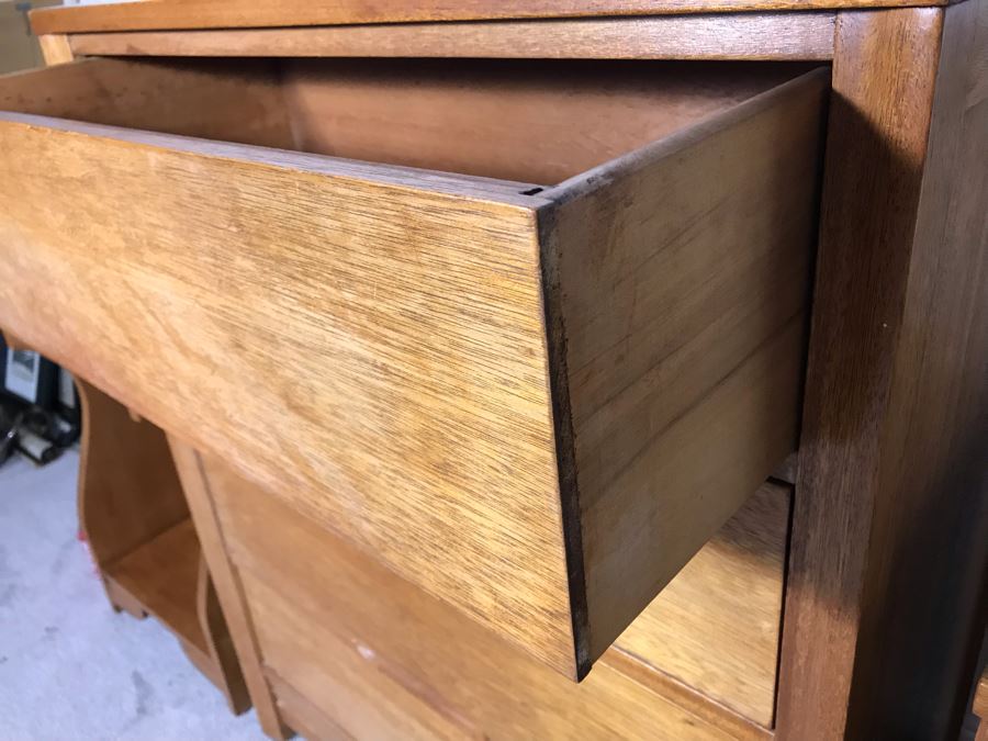 Mid-Century Blonde Chest Of Drawers 4-Drawer Dresser (32W X 18.5D X 40H) With Pair Of Matching Nightstands (16W X 14D X 28H) (JUST ADDED) [Photo 5]