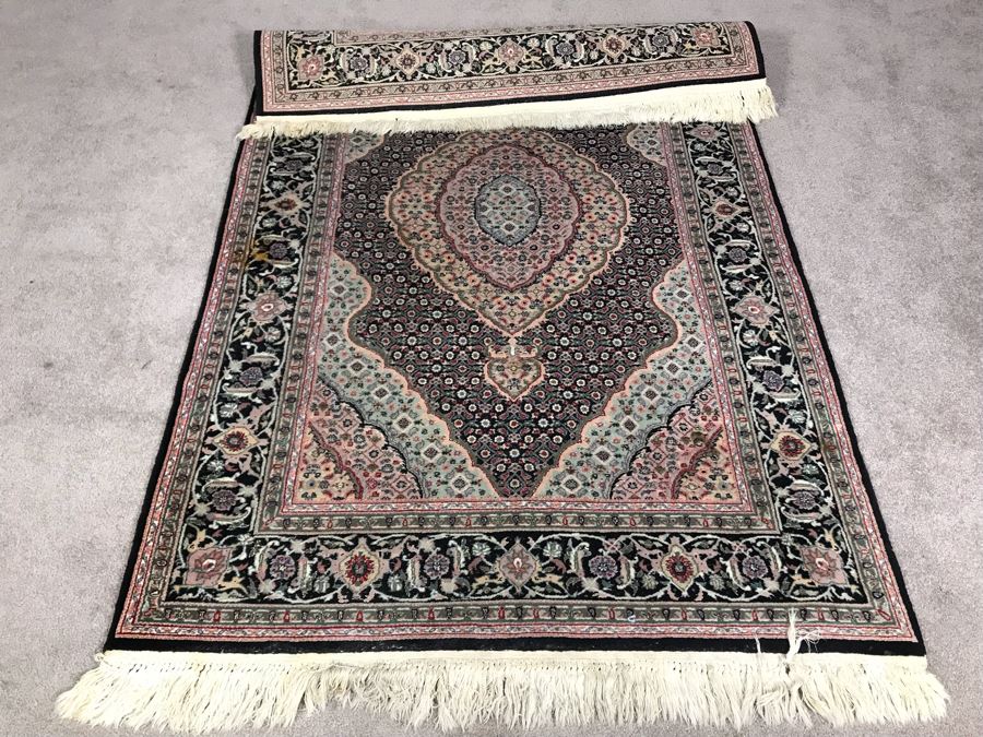 Stunning Finely Knotted Detailed Persian Area Rug (324 Knots Per Square Inch) 46 X 72 (JUST ADDED)