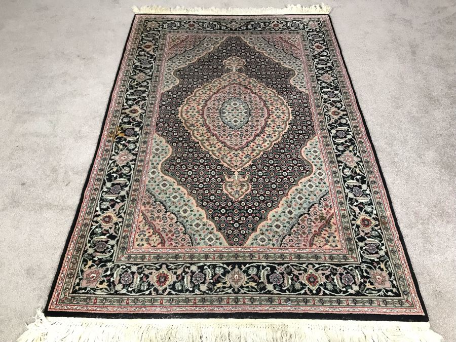 Stunning Finely Knotted Detailed Persian Area Rug (324 Knots Per Square Inch) 46 X 72 (JUST ADDED)