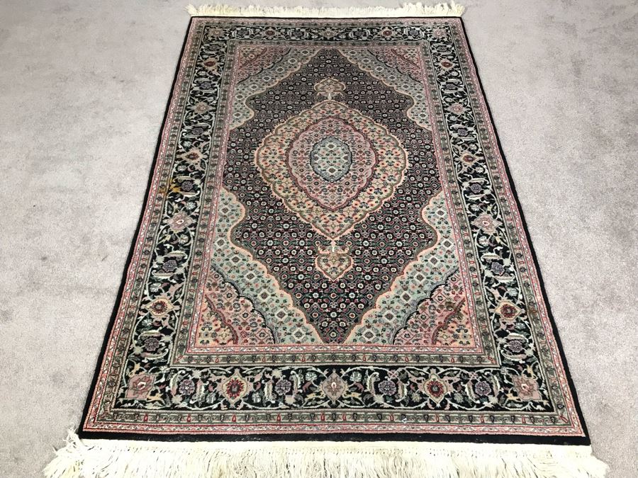 Stunning Finely Knotted Detailed Persian Area Rug (324 Knots Per Square Inch) 46 X 72 (JUST ADDED) [Photo 2]