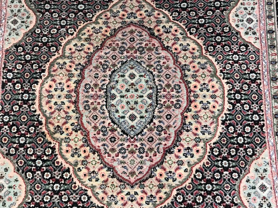 Stunning Finely Knotted Detailed Persian Area Rug (324 Knots Per Square Inch) 46 X 72 (JUST ADDED)