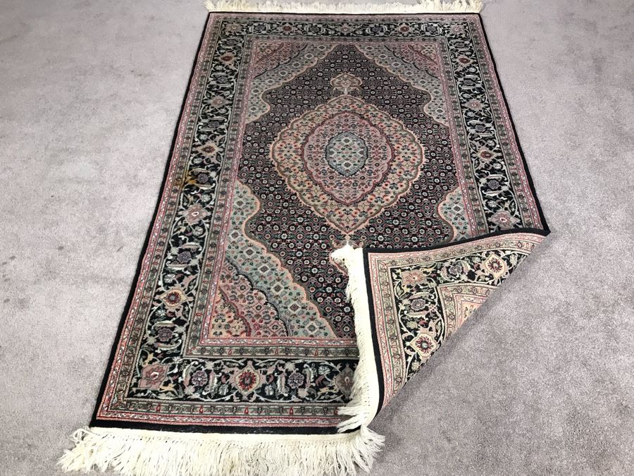 Stunning Finely Knotted Detailed Persian Area Rug (324 Knots Per Square Inch) 46 X 72 (JUST ADDED) [Photo 3]