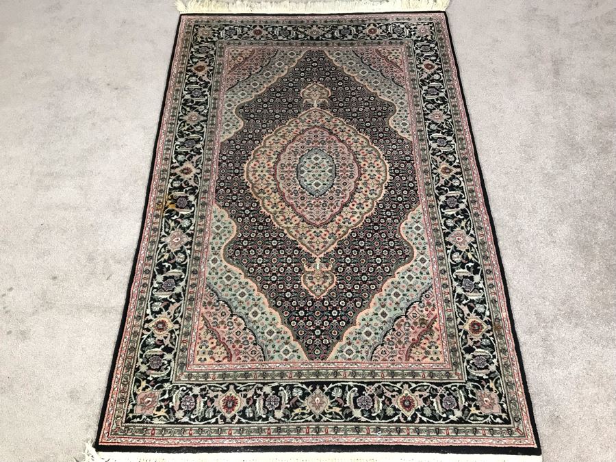Stunning Finely Knotted Detailed Persian Area Rug (324 Knots Per Square Inch) 46 X 72 (JUST ADDED)