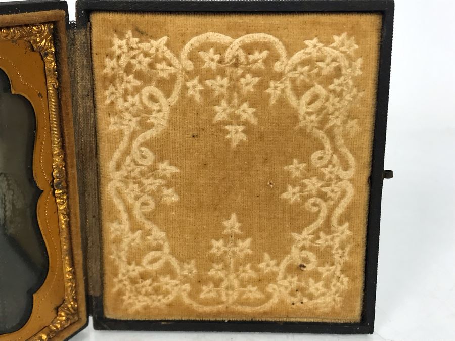 Old Daguerreotype Photograph Of Sisters With Case 3.25 X 3.75 (JUST ADDED) [Photo 10]
