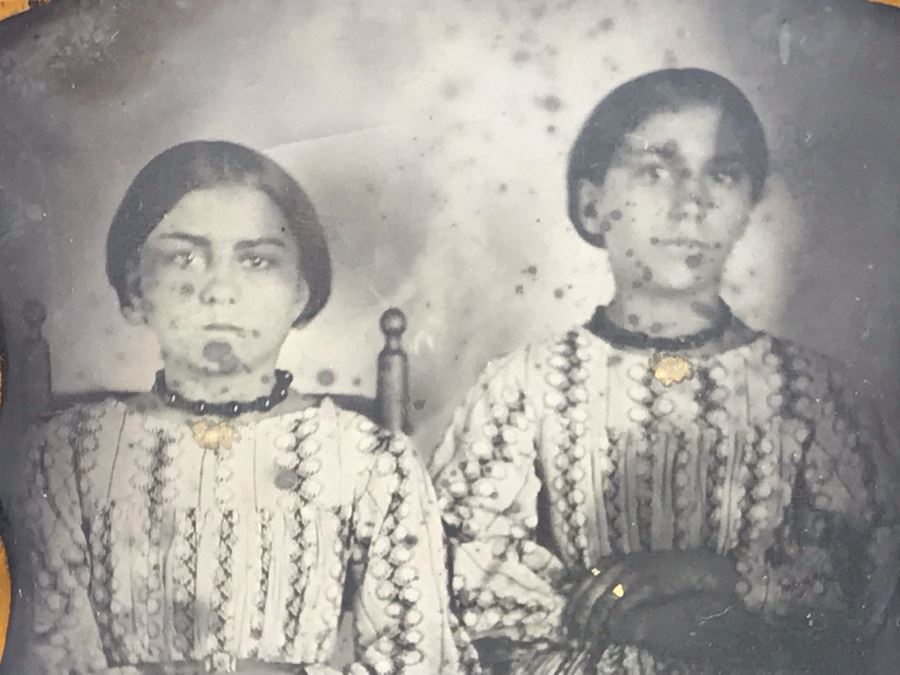 Old Daguerreotype Photograph Of Sisters With Case 3.25 X 3.75 (JUST ADDED) [Photo 8]