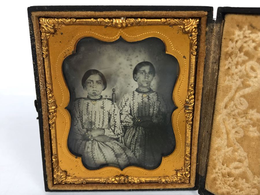 Old Daguerreotype Photograph Of Sisters With Case 3.25 X 3.75 (JUST ADDED) [Photo 4]
