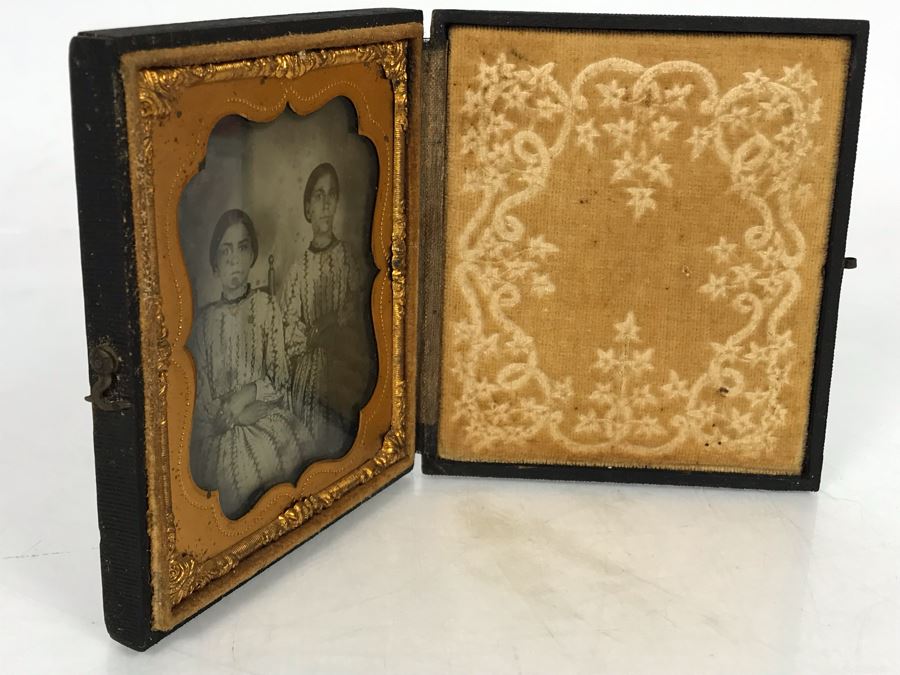 Old Daguerreotype Photograph Of Sisters With Case 3.25 X 3.75 (JUST ADDED) [Photo 11]