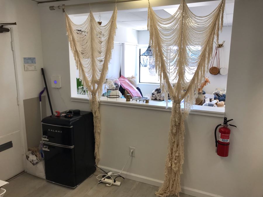 Stylish White Curtain Panels With Curtain Rod And Hardware [Photo 2]