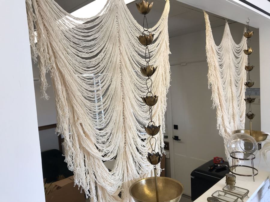 Stylish White Curtain Panels With Curtain Rod And Hardware [Photo 3]