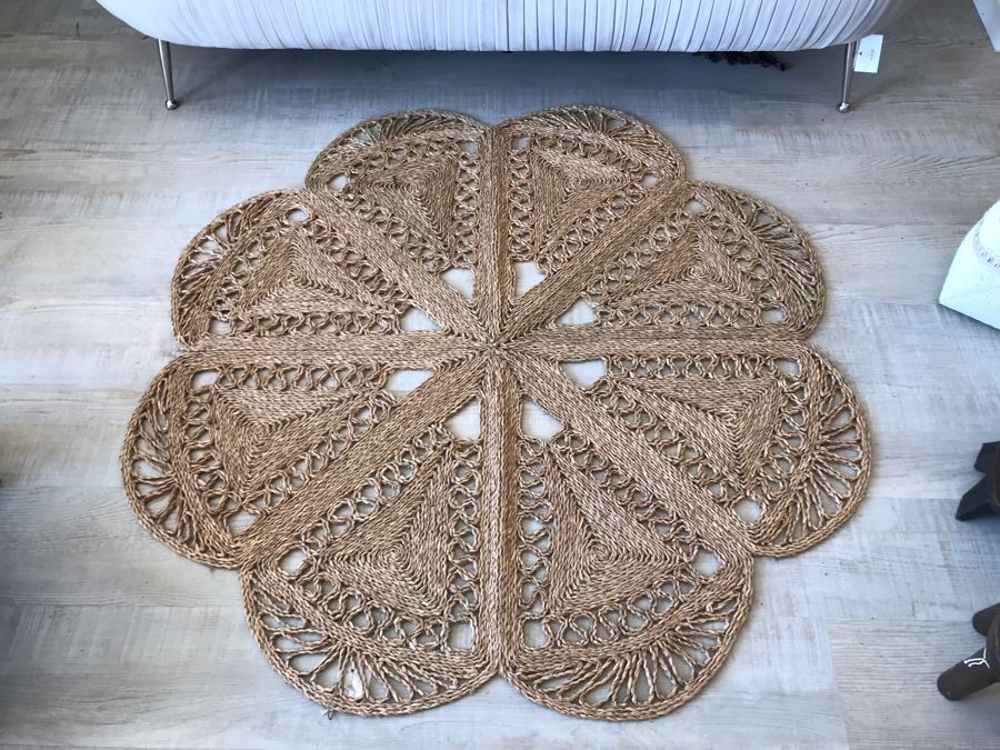 Seagrass Flower Rug 5'R Retails $98 [Photo 2]
