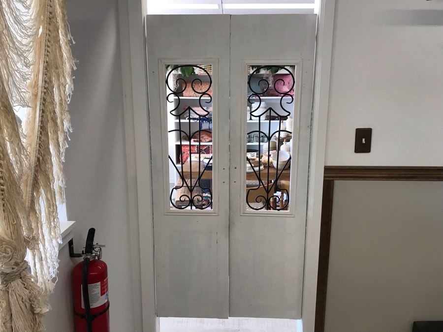 Pair Of Wooden / Bent Metal Cafe Saloon Swinging Doors [Photo 10]