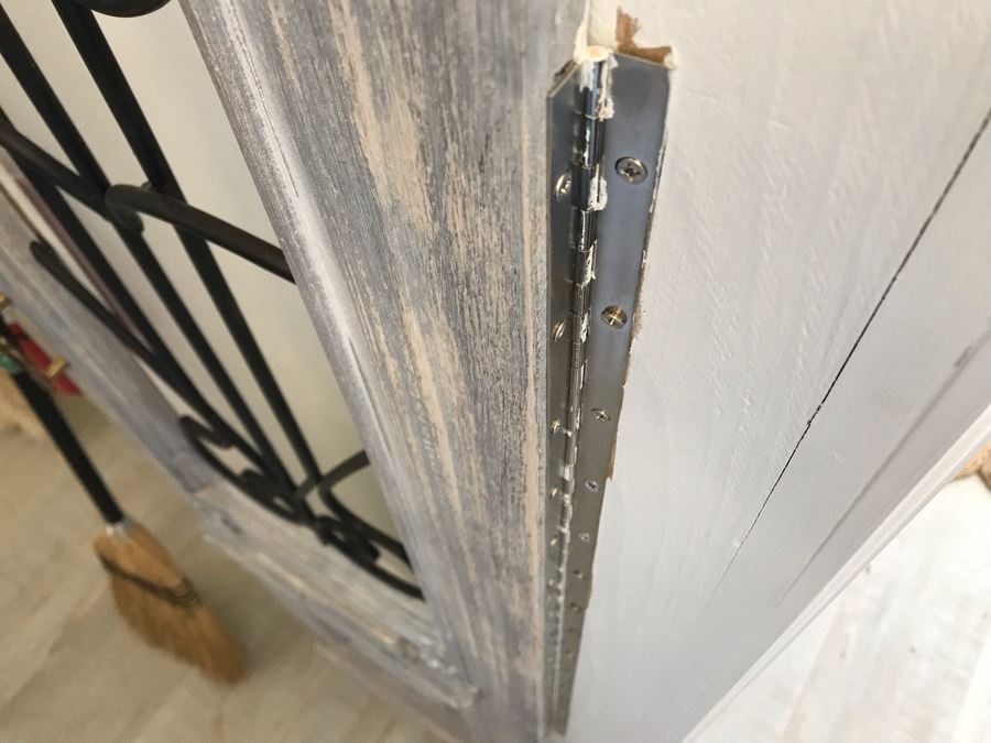 Pair Of Wooden / Bent Metal Cafe Saloon Swinging Doors [Photo 8]